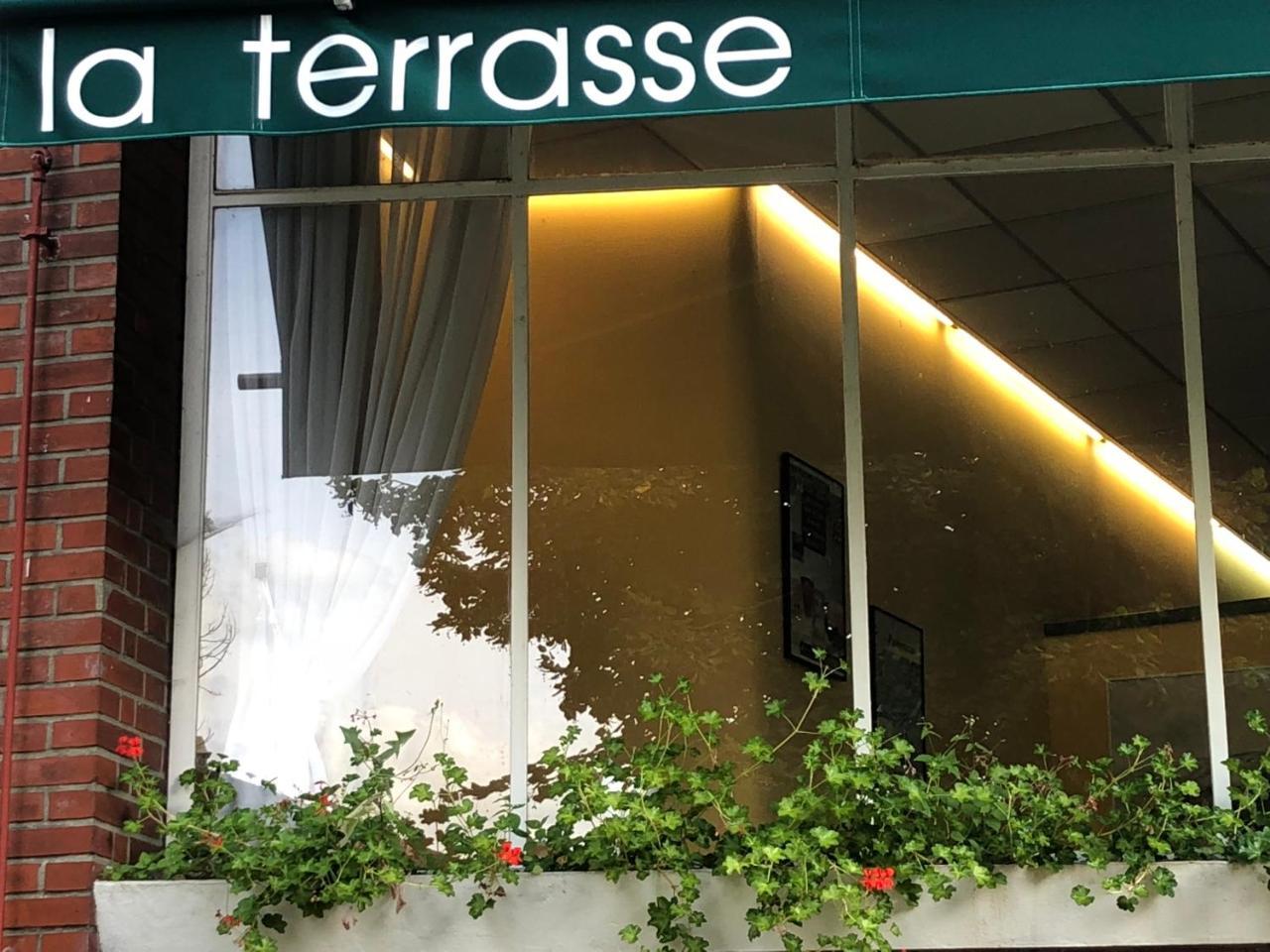 Logis Terrasse Hotel Lisieux Eksteriør bilde