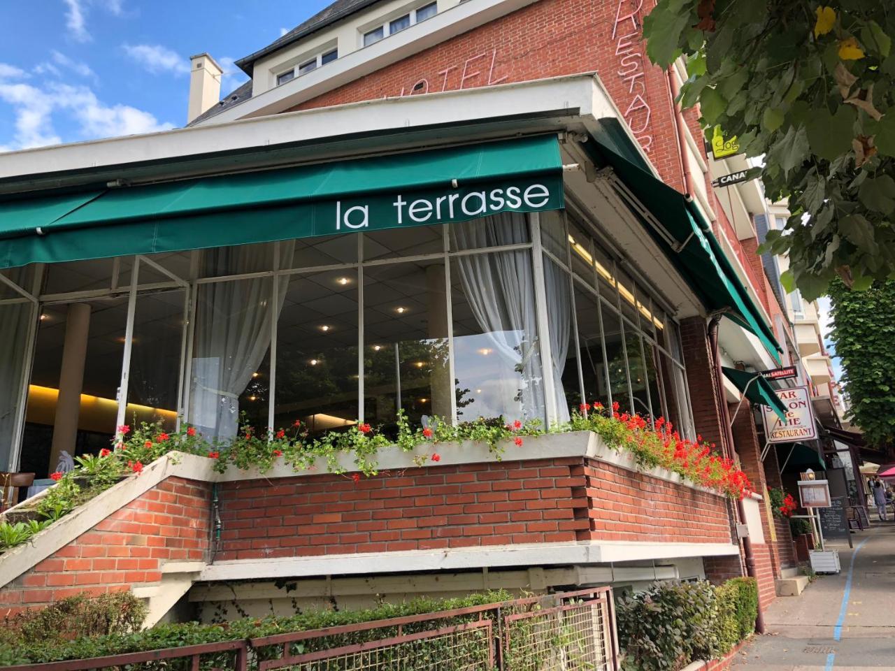 Logis Terrasse Hotel Lisieux Eksteriør bilde