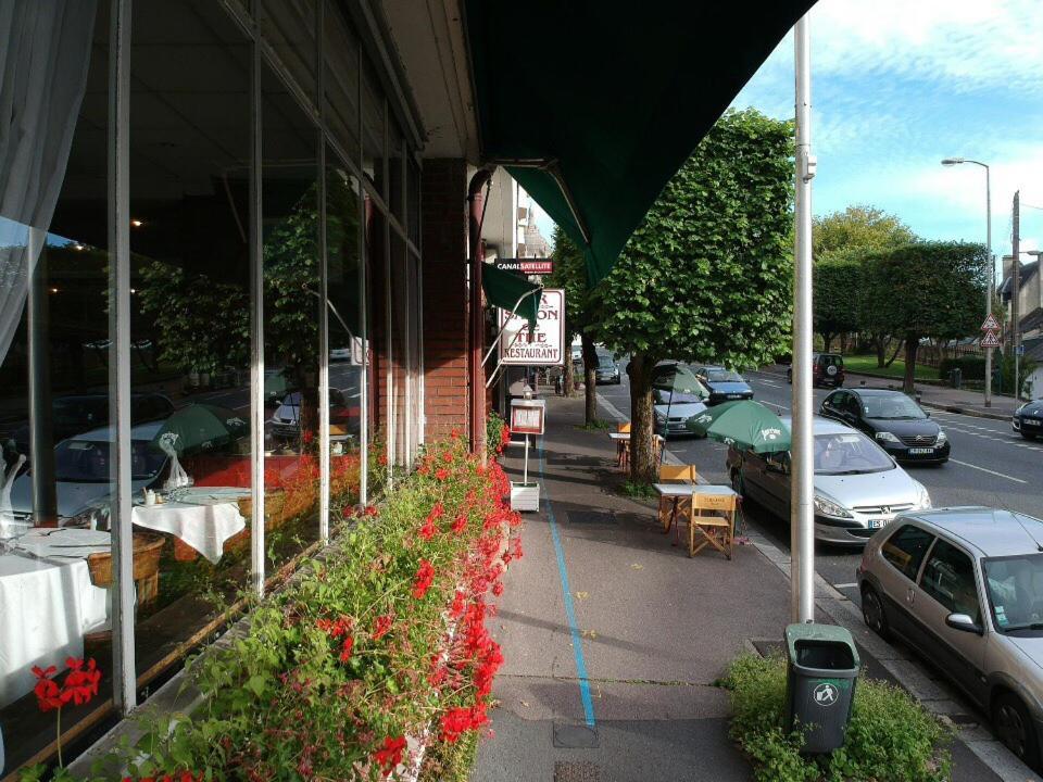Logis Terrasse Hotel Lisieux Eksteriør bilde